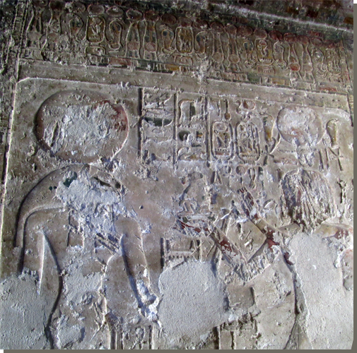 Farao offert een waterklok aan Pachet, Speos Artemidos.