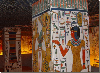 Graf van Nefertari, zuilen in de grafkamer