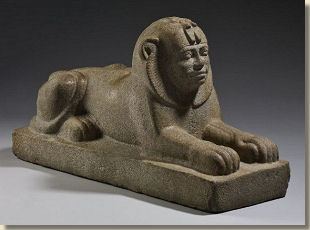 Taharka als sfinx, British Museum, Londen.