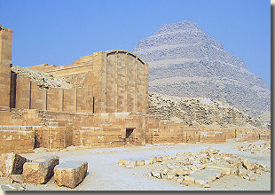 Het piramidecomplex van Djoser, Sakkara.