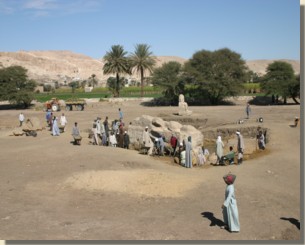 Opgravingswerkzaamheden bij de dodentempel van Amenhotep III, Loeksor.